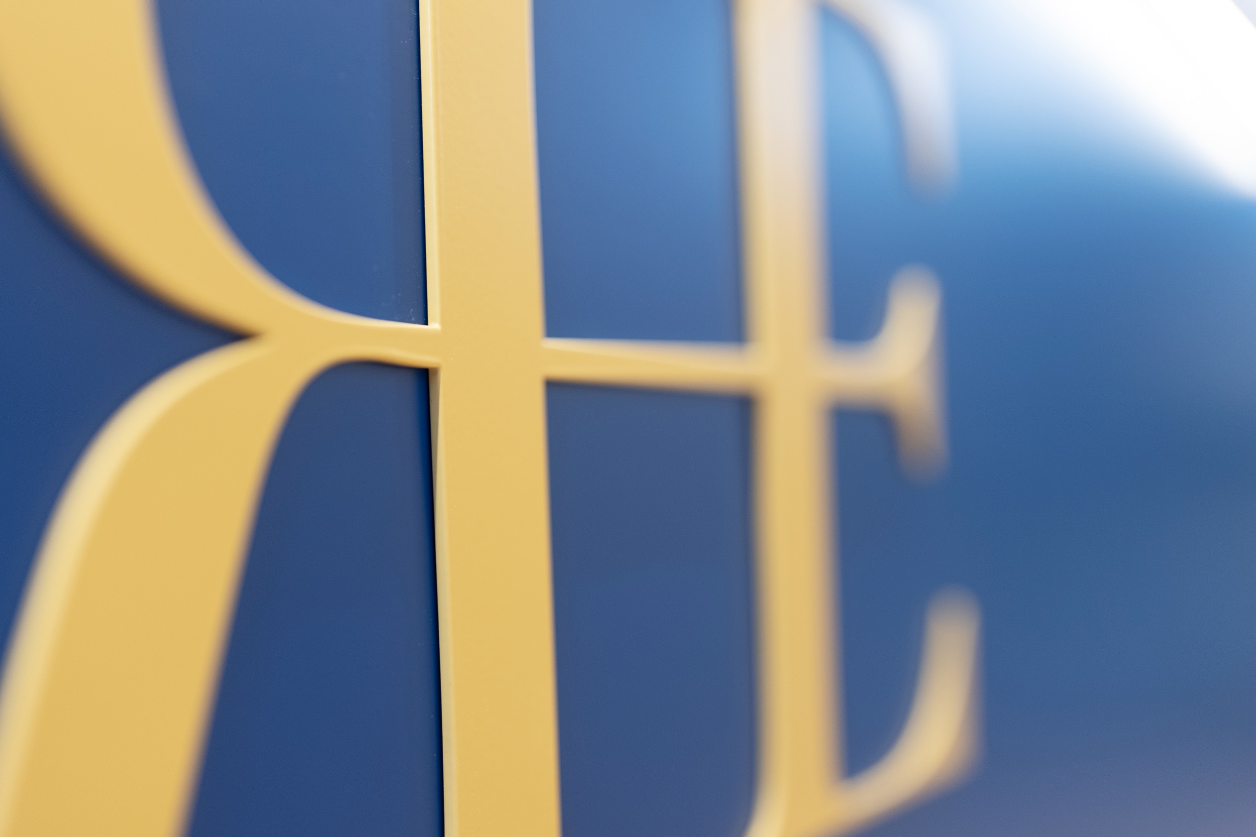 RHE Rechtsanwaelte Office Tuerkenstrasse 4 Logo Closeup